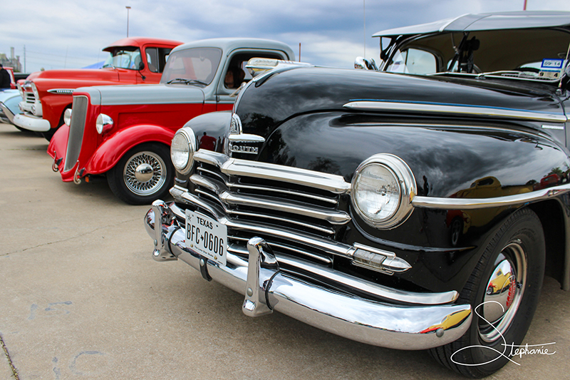 A line of vehicles at Lonestar Roundup.