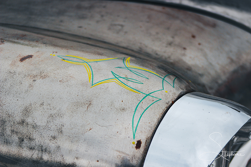 Pinstriping on a car at Lonestar Roundup.